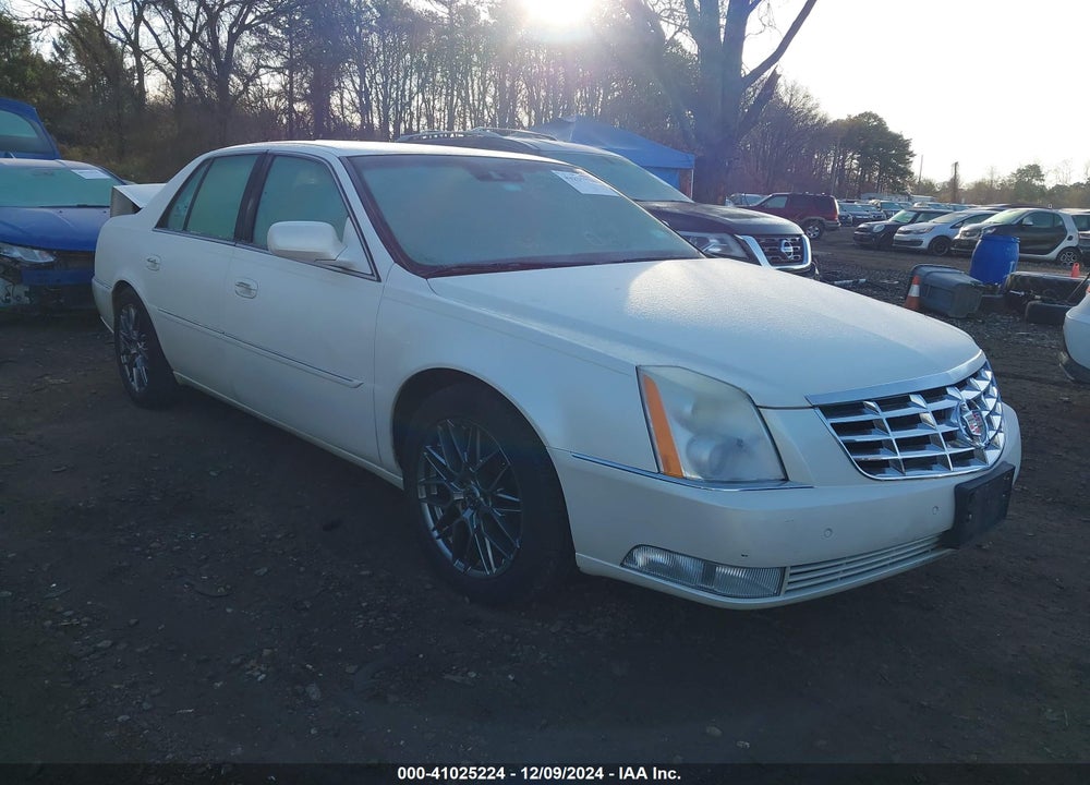 2011 CADILLAC DTS PLATINUM COLLECTION VIN: 1G6KP5ES5BU108561