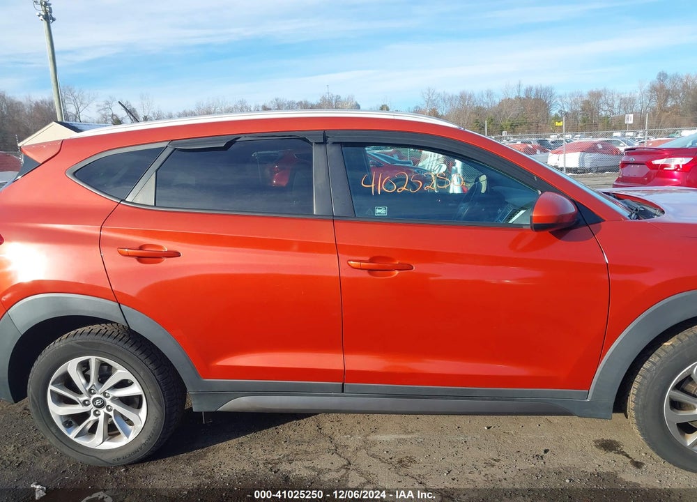 2016 HYUNDAI TUCSON VIN: KM8J33A40GU118255