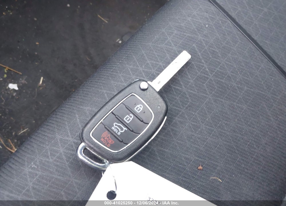 2016 HYUNDAI TUCSON VIN: KM8J33A40GU118255