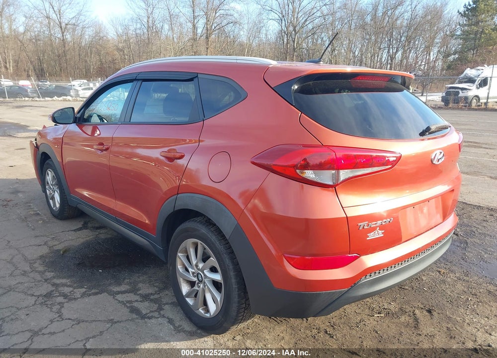 2016 HYUNDAI TUCSON VIN: KM8J33A40GU118255