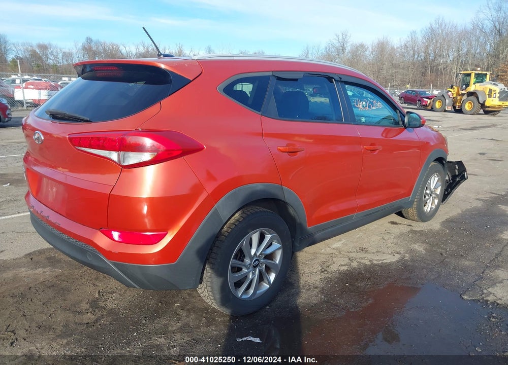2016 HYUNDAI TUCSON VIN: KM8J33A40GU118255