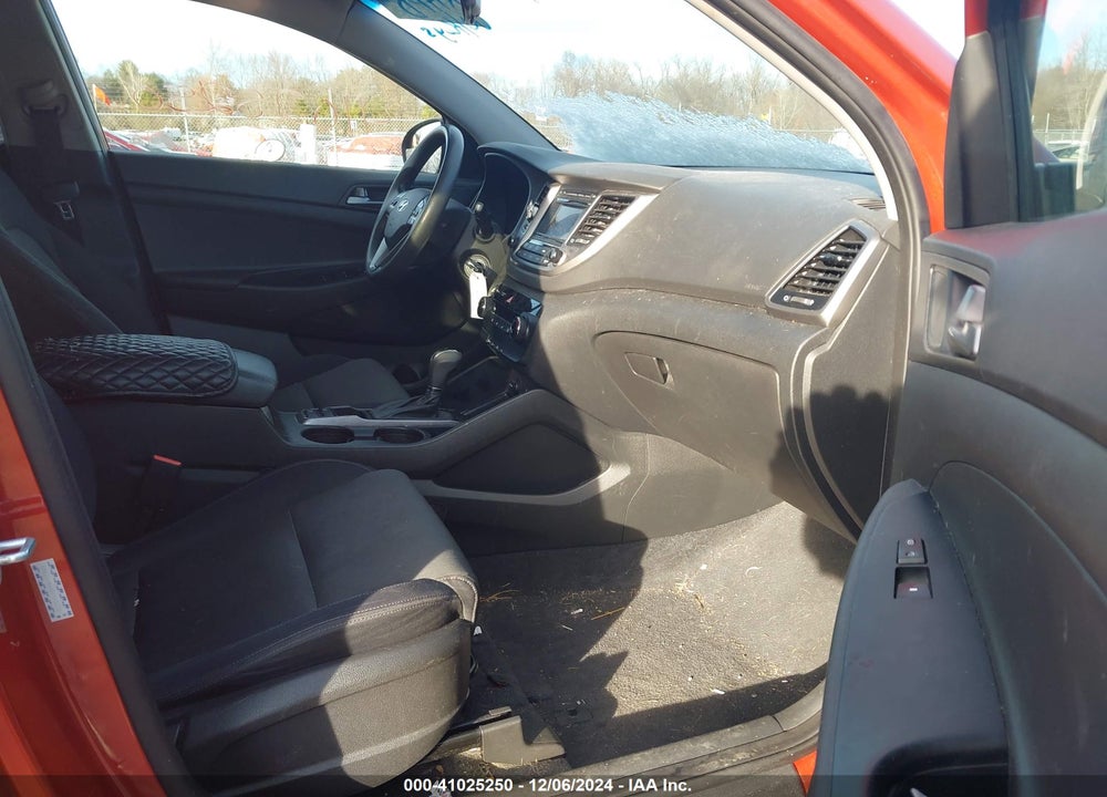 2016 HYUNDAI TUCSON VIN: KM8J33A40GU118255