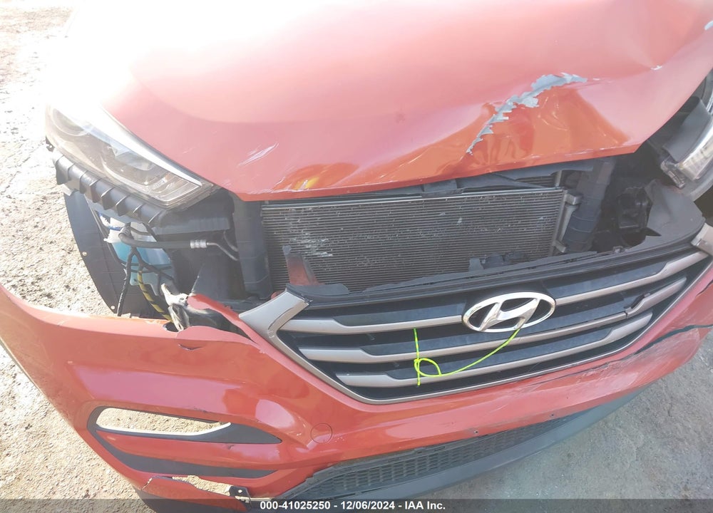 2016 HYUNDAI TUCSON VIN: KM8J33A40GU118255
