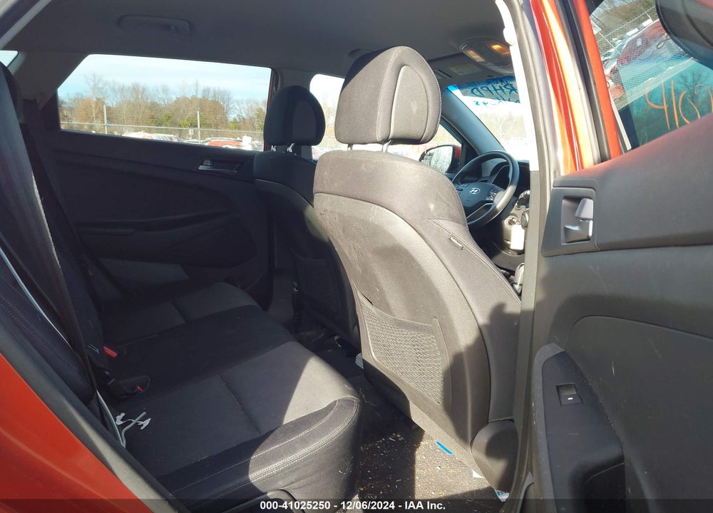 2016 HYUNDAI TUCSON VIN: KM8J33A40GU118255