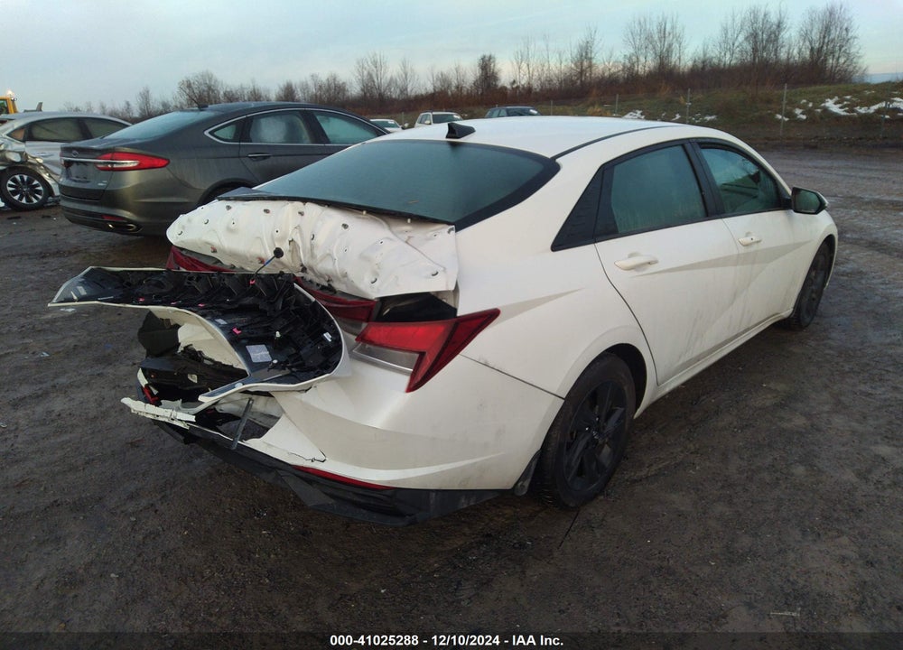 2022 HYUNDAI ELANTRA SEL VIN: 5NPLM4AG0NH063856
