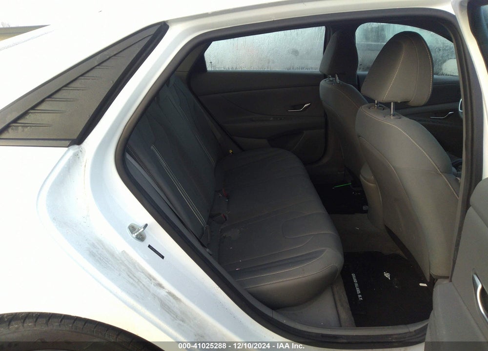2022 HYUNDAI ELANTRA SEL VIN: 5NPLM4AG0NH063856
