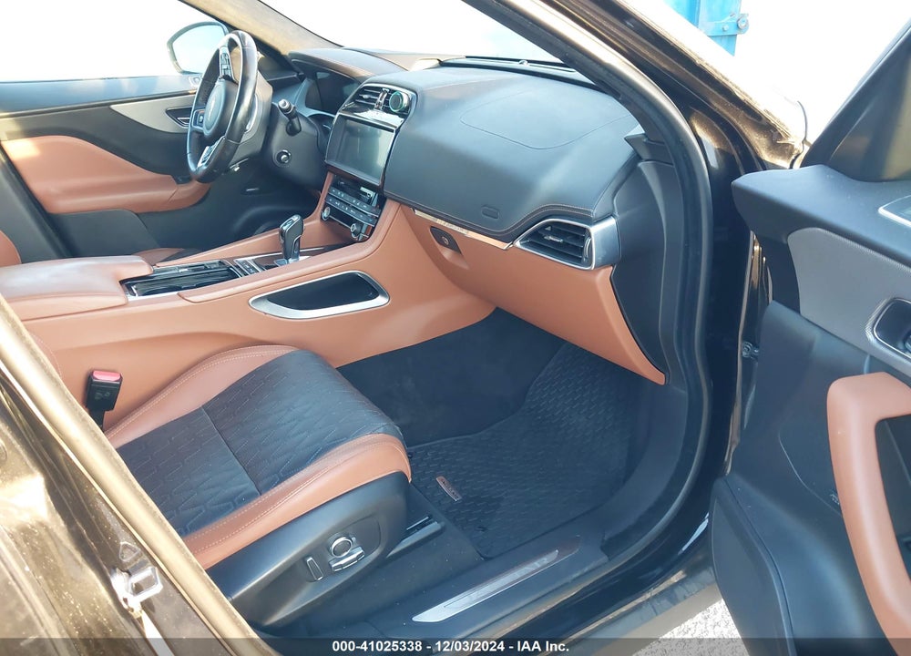 2019 JAGUAR F-PACE SVR VIN: SADCZ2EE5KA614479