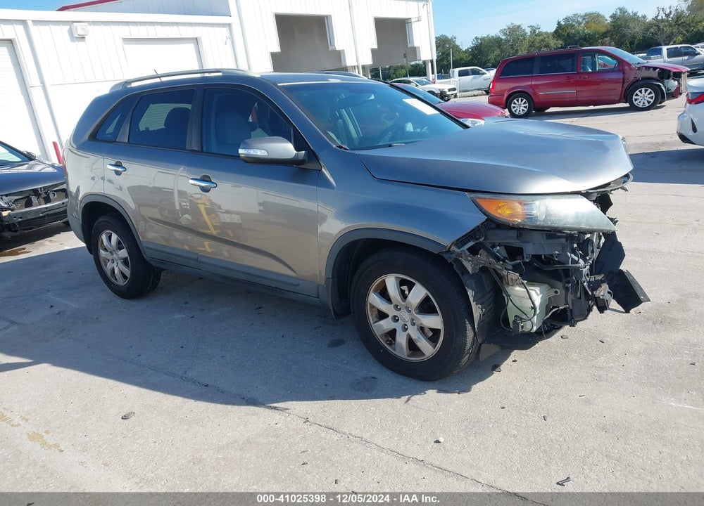 2013 KIA SORENTO LX VIN: 5XYKT3A60DG415601