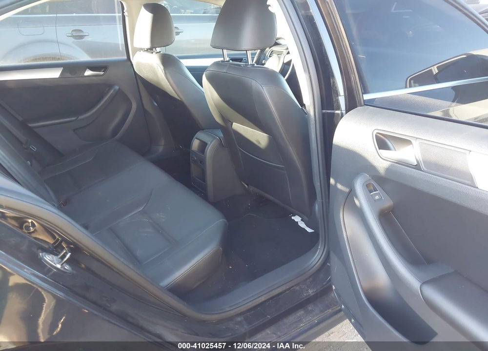 2014 VOLKSWAGEN JETTA 1.8T SE VIN: 3VWD17AJ4EM390276