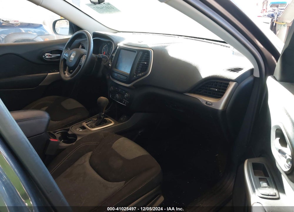 2018 JEEP CHEROKEE LATITUDE TECH CONNECT FWD VIN: 1C4PJLCB1JD589032