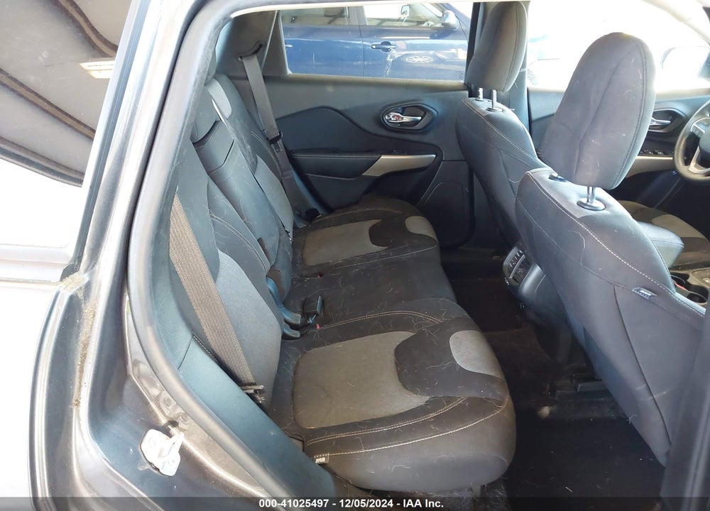 2018 JEEP CHEROKEE LATITUDE TECH CONNECT FWD VIN: 1C4PJLCB1JD589032