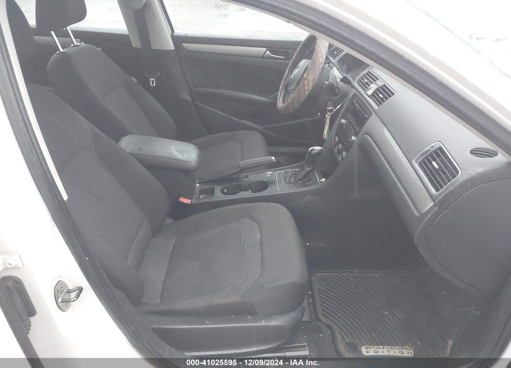 2014 VOLKSWAGEN PASSAT 1.8T S VIN: 1VWAT7A37EC043329