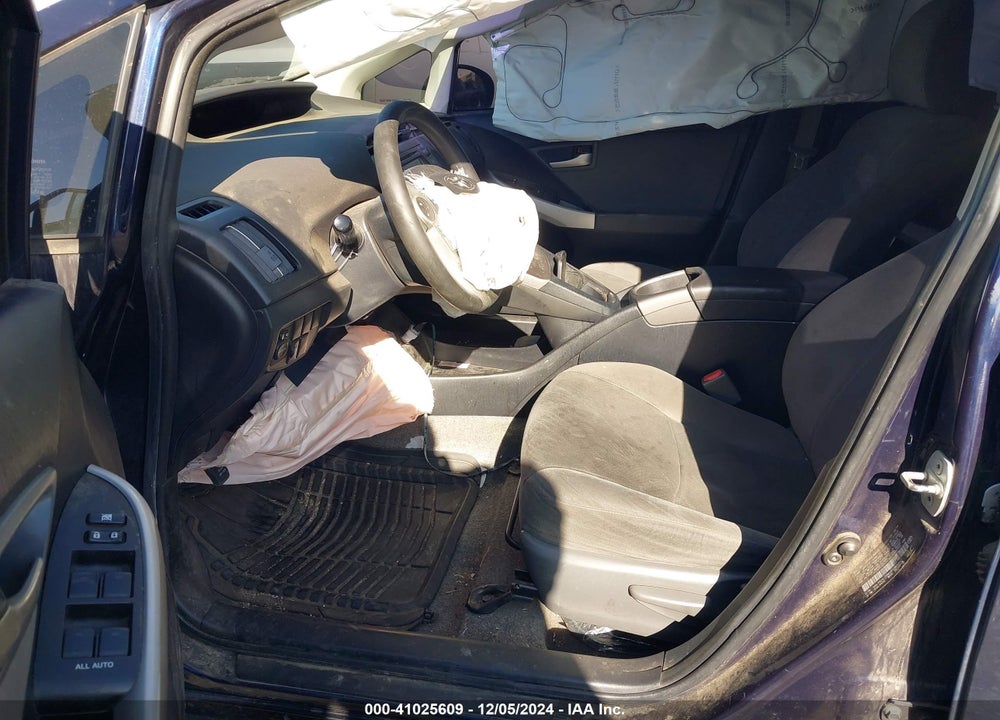 2015 TOYOTA PRIUS VIN: JTDKN3DU5F1864649