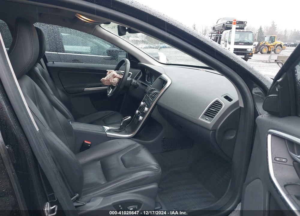 2016 VOLVO XC60 T6 DRIVE-E VIN: YV449MRK2G2903961