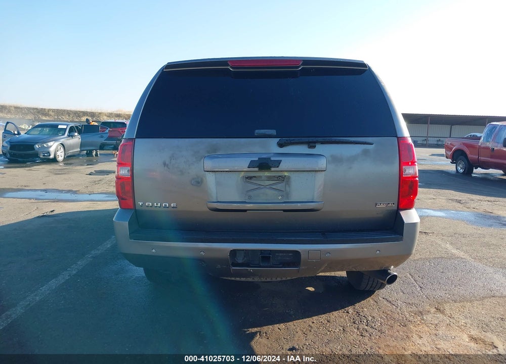 2008 CHEVROLET TAHOE LT VIN: 1GNFC13008R123220