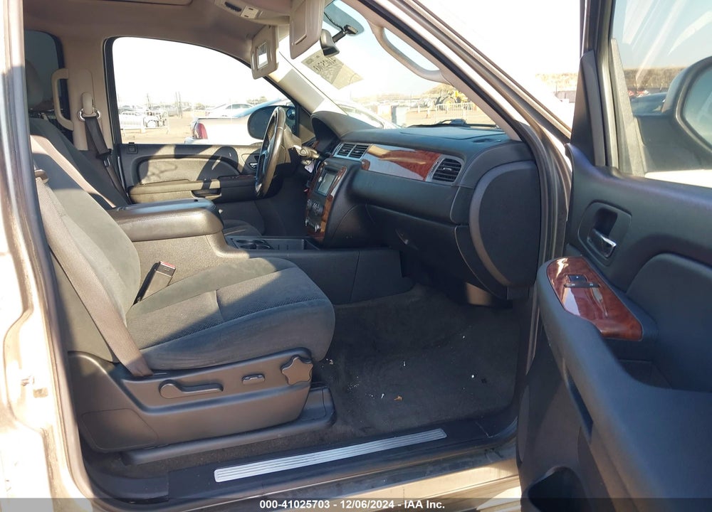 2008 CHEVROLET TAHOE LT VIN: 1GNFC13008R123220