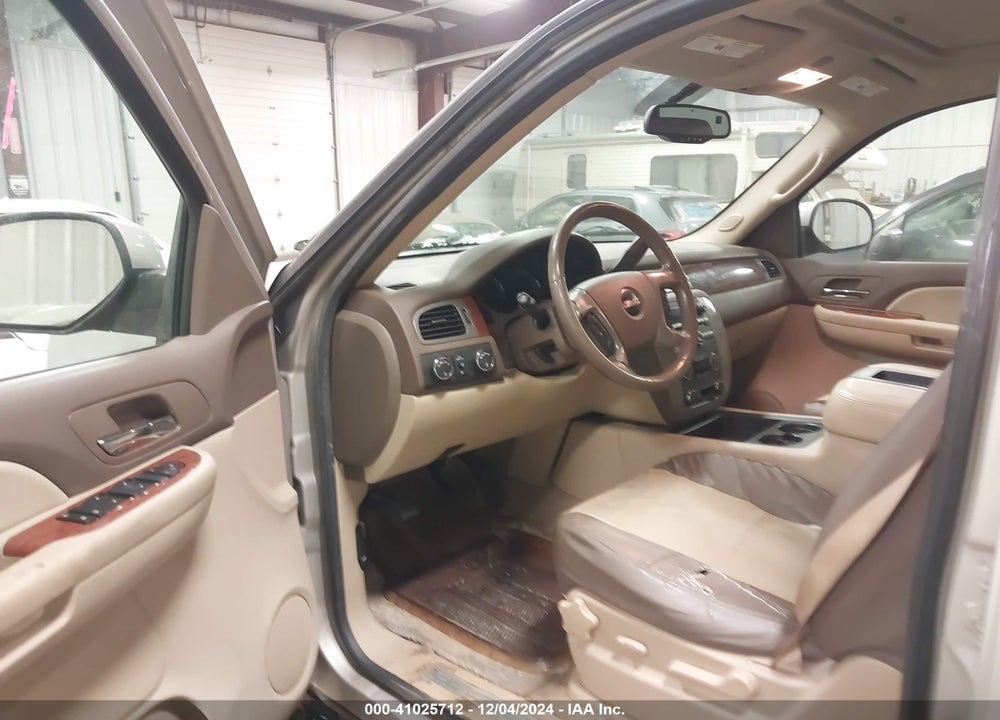 2008 GMC YUKON SLE VIN: 1GKFK13058R263893