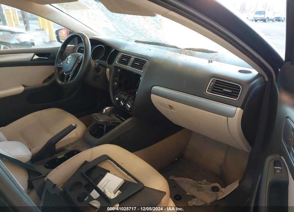 2015 VOLKSWAGEN JETTA 1.8T SE VIN: 3VWD17AJ1FM295627