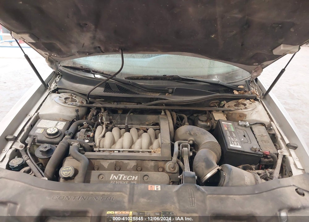 2001 LINCOLN CONTINENTAL VIN: 1LNHM97V41Y720641