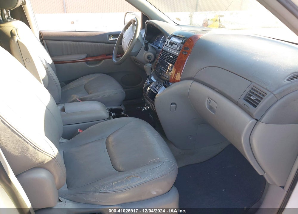 2004 TOYOTA SIENNA XLE VIN: 5TDZA22C54S059605