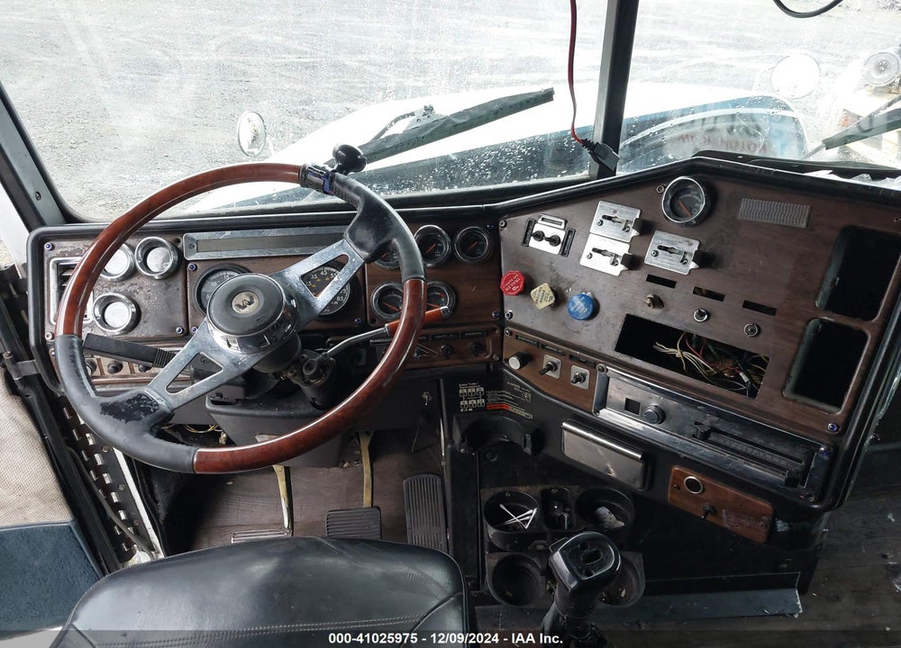1994 FREIGHTLINER FLD FLD120 VIN: 1FUYDZYB8RP453412
