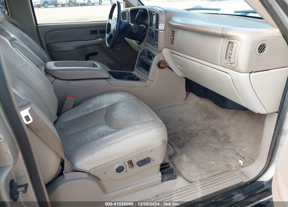 2004 CHEVROLET SUBURBAN 2500 LT VIN: 1GNGK26U44R167372
