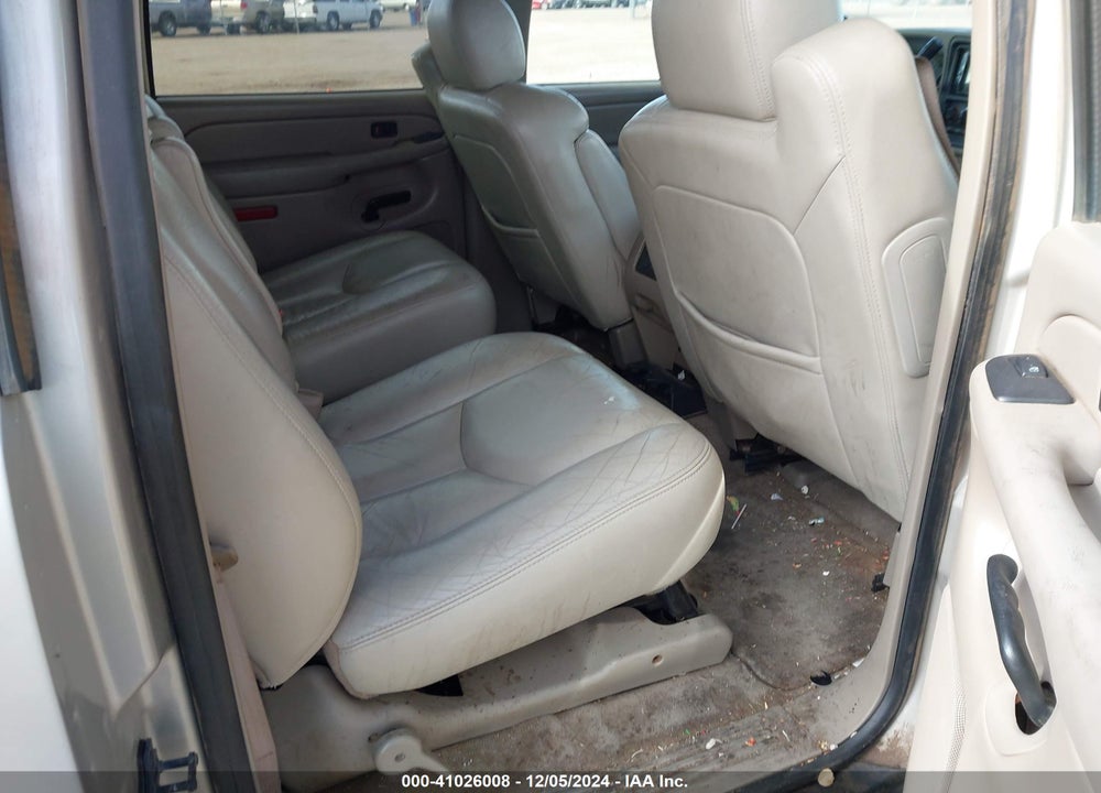 2004 CHEVROLET SUBURBAN 2500 LT VIN: 1GNGK26U44R167372