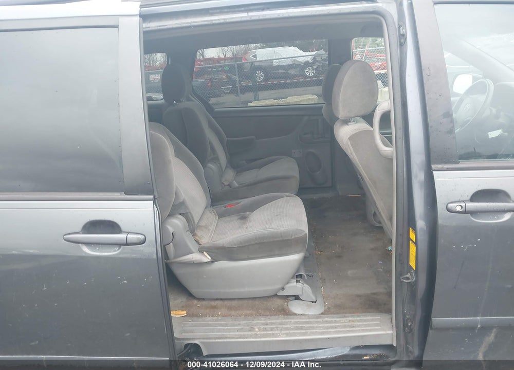 2010 TOYOTA SIENNA LE VIN: 5TDJK4CC9AS029085