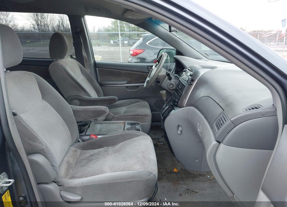 2010 TOYOTA SIENNA LE VIN: 5TDJK4CC9AS029085