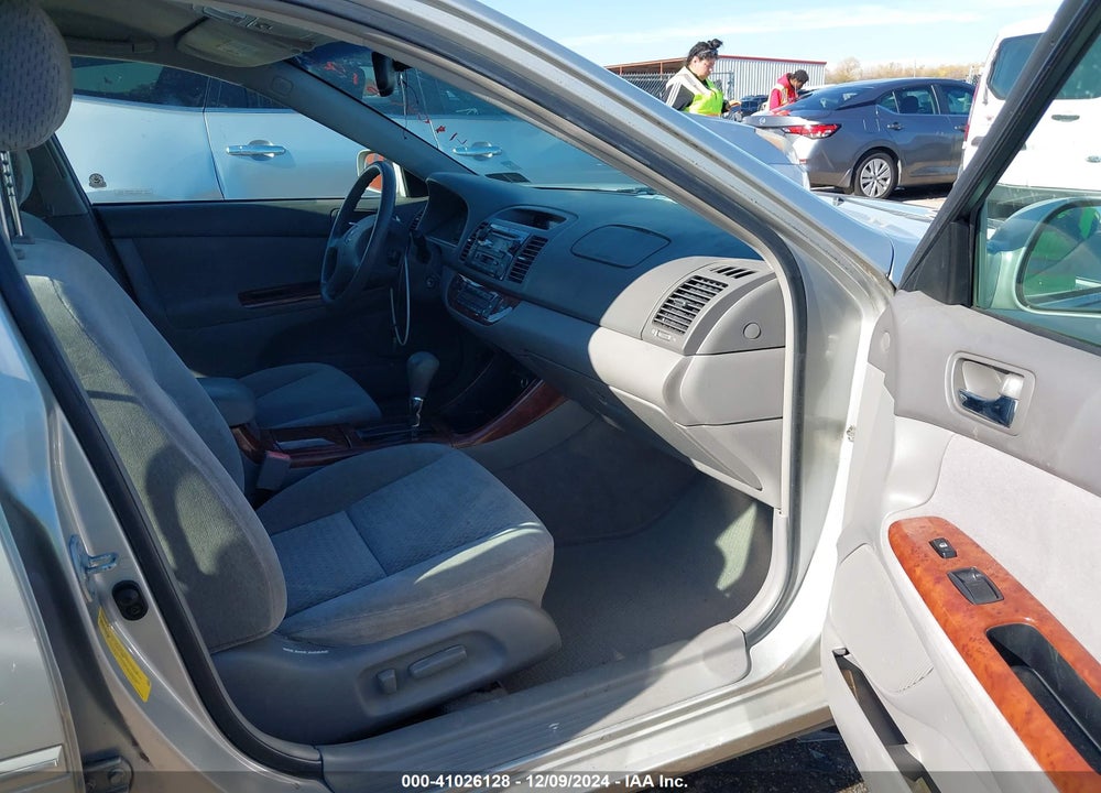 2002 TOYOTA CAMRY XLE VIN: 4T1BE30K82U573099