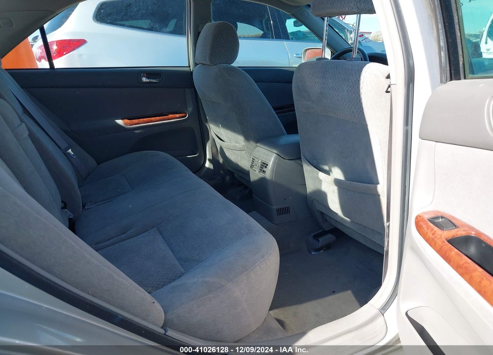 2002 TOYOTA CAMRY XLE VIN: 4T1BE30K82U573099