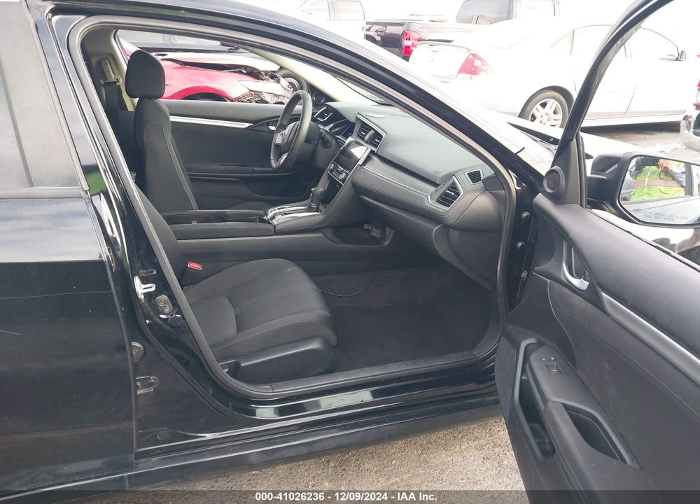 2018 HONDA CIVIC EX VIN: 2HGFC2F70JH577823