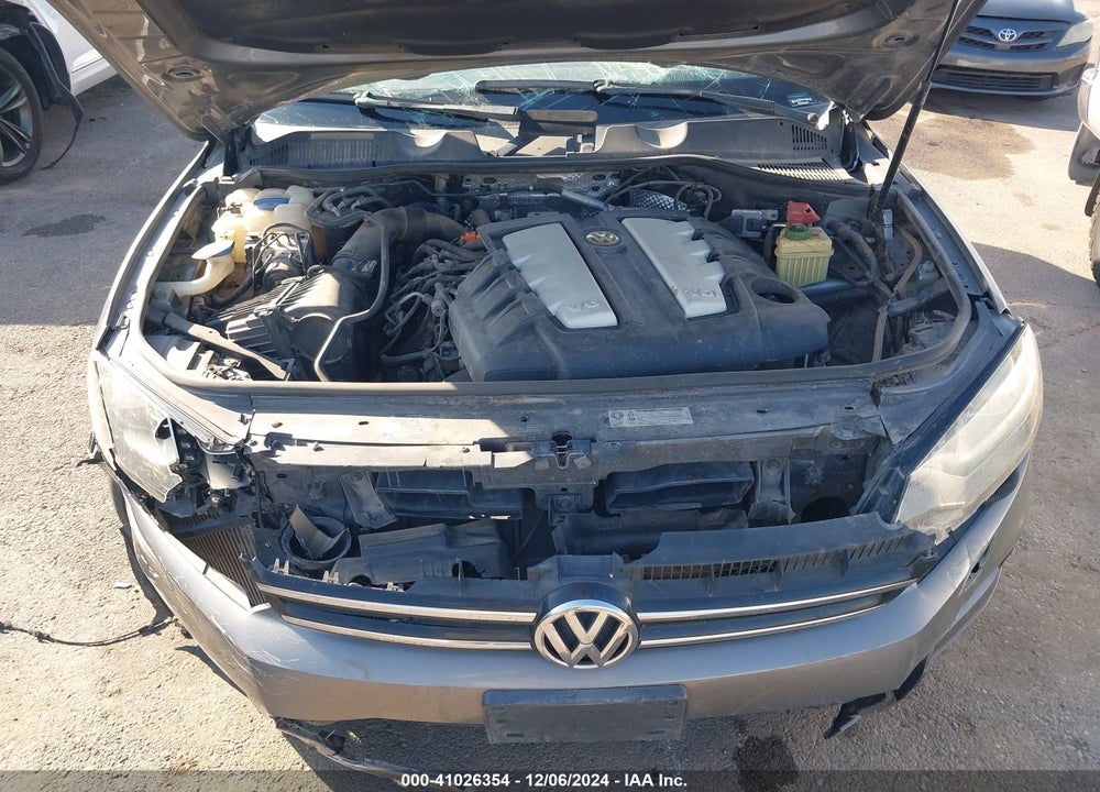 2011 VOLKSWAGEN TOUAREG TDI SPORT VIN: WVGFK9BP6BD002541