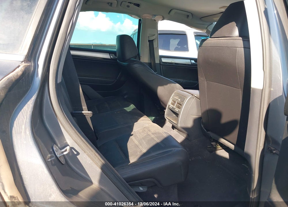 2011 VOLKSWAGEN TOUAREG TDI SPORT VIN: WVGFK9BP6BD002541