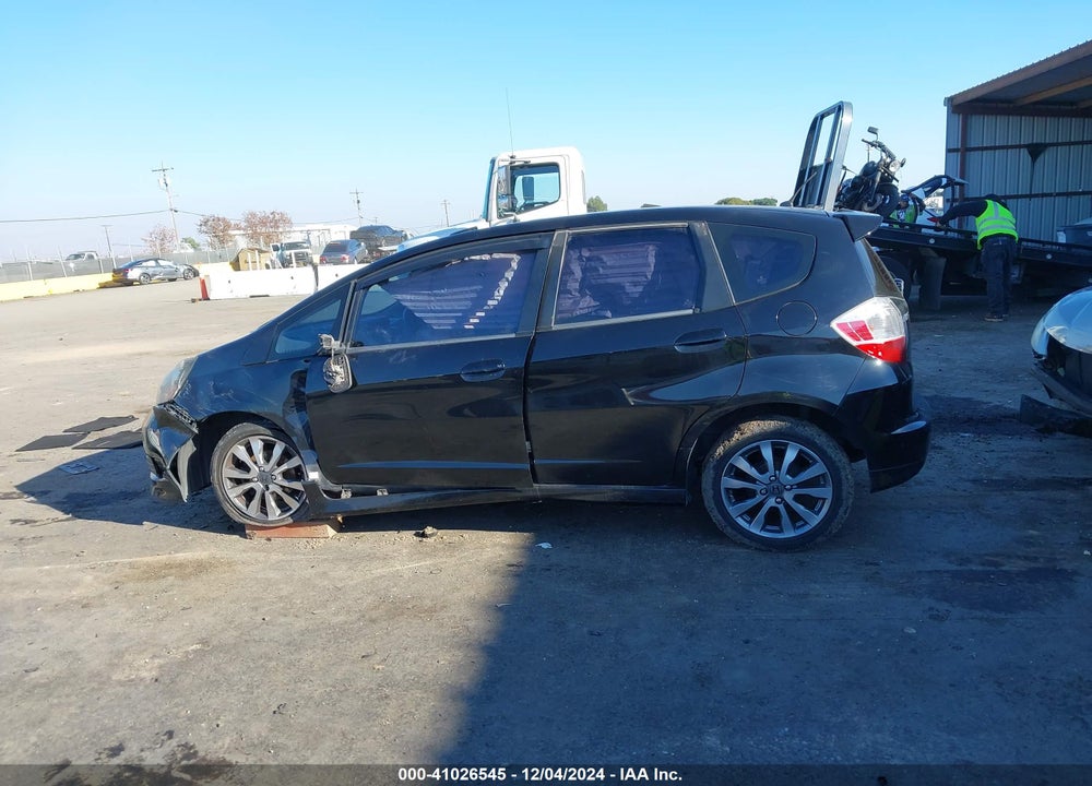 2013 HONDA FIT SPORT VIN: JHMGE8H53DC012225