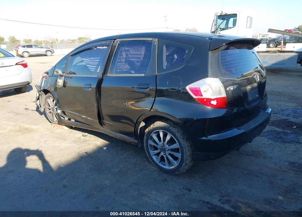 2013 HONDA FIT SPORT VIN: JHMGE8H53DC012225