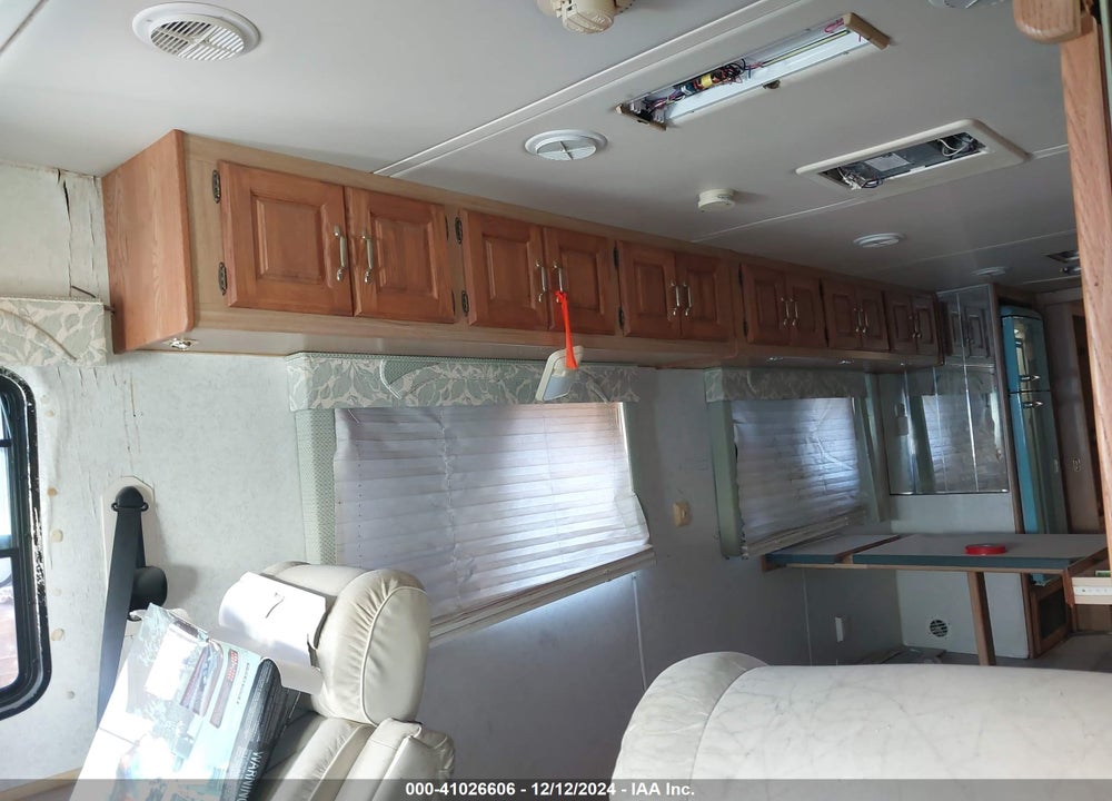 1999 FREIGHTLINER CHASSIS X LINE MOTOR HOME VIN: 4UZ6XFBC8XCB33628