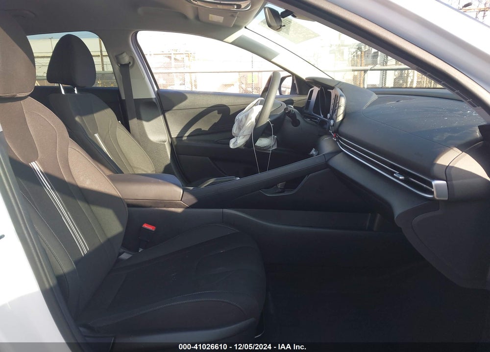 2022 HYUNDAI ELANTRA VIN: 5NPLM4AG0NH073223
