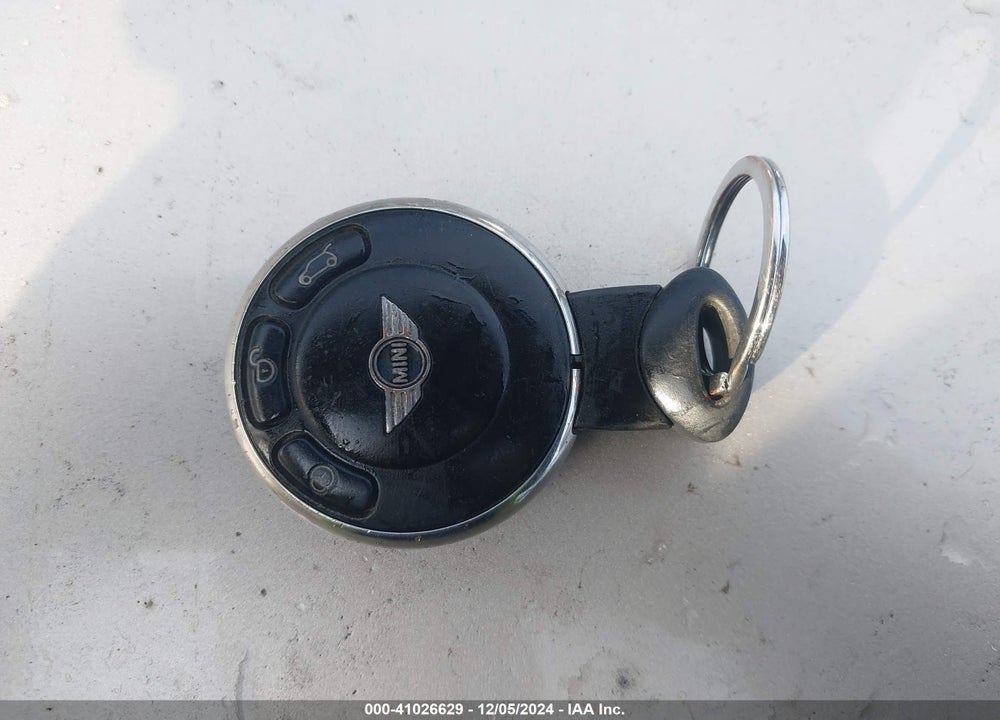 2009 MINI COOPER S VIN: WMWMF73549TW80753