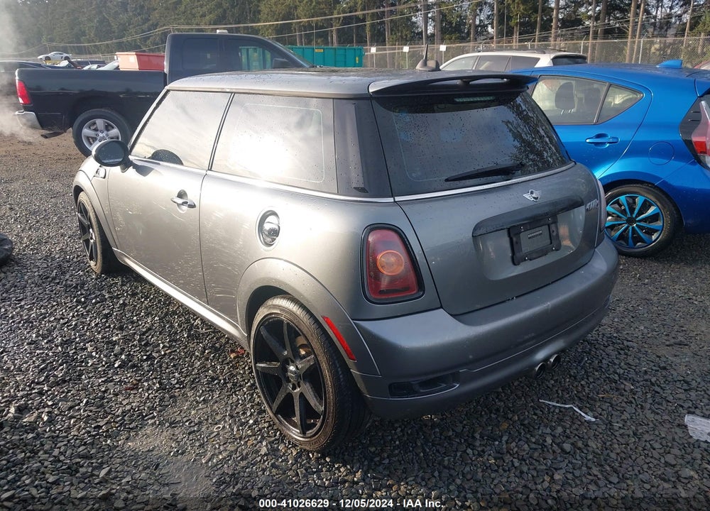 2009 MINI COOPER S VIN: WMWMF73549TW80753