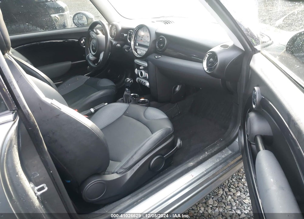 2009 MINI COOPER S VIN: WMWMF73549TW80753
