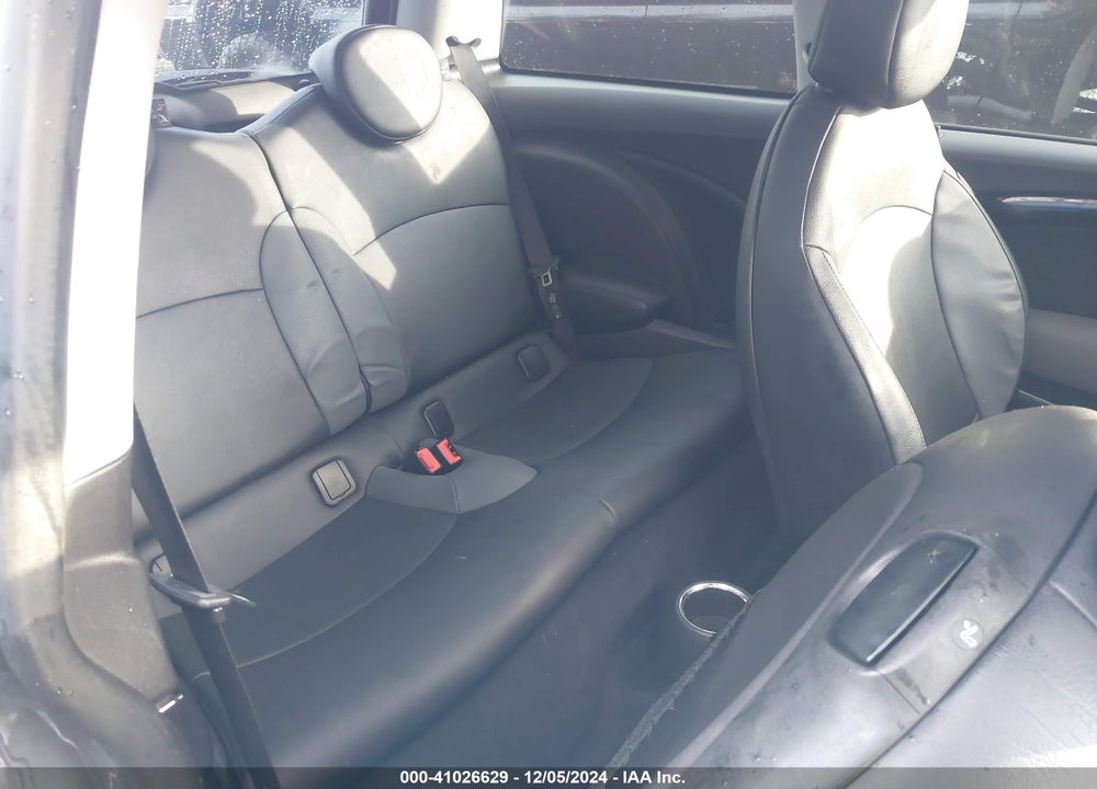 2009 MINI COOPER S VIN: WMWMF73549TW80753