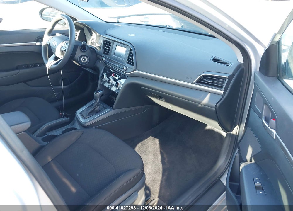 2019 HYUNDAI ELANTRA SE VIN: 5NPD74LF9KH437635