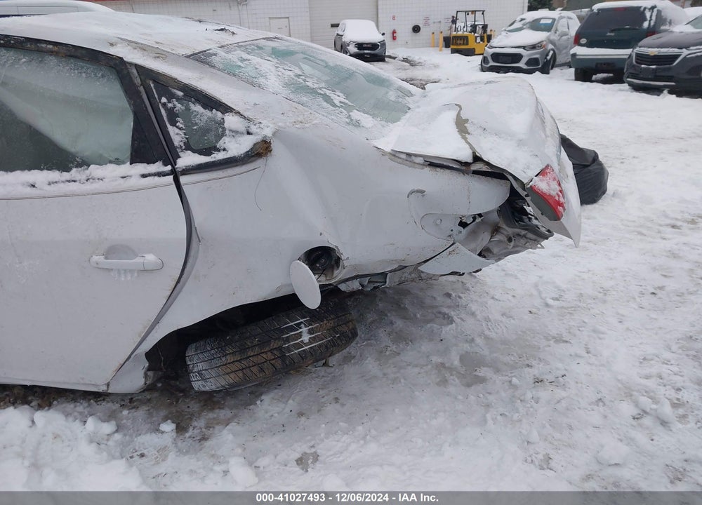 2010 HYUNDAI ELANTRA GLS VIN: KMHDU4AD6AU994786