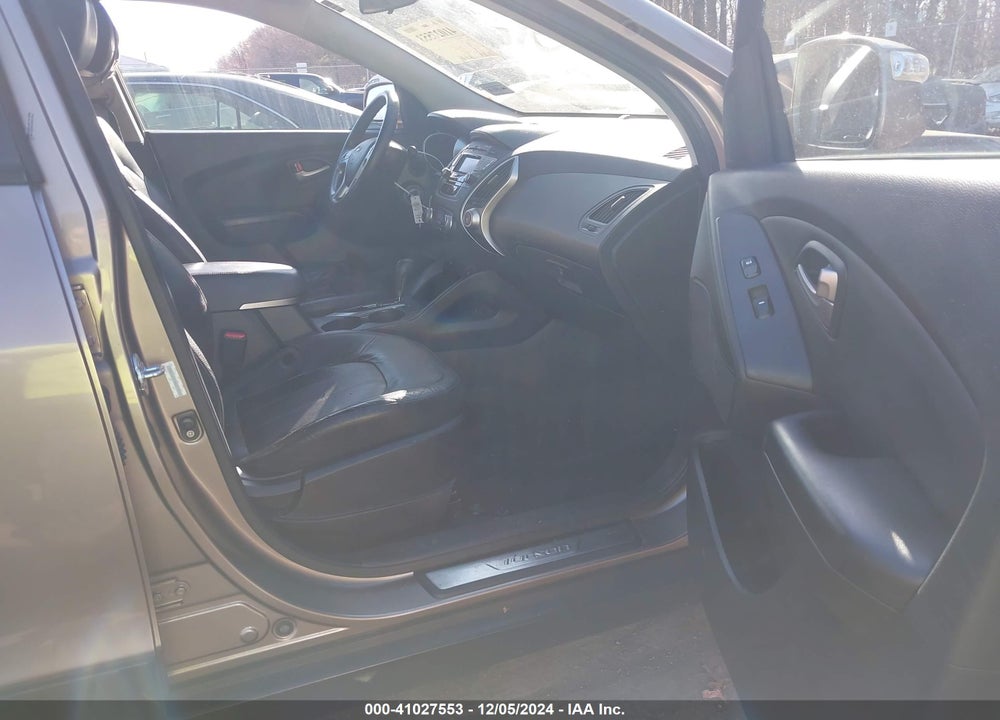 2010 HYUNDAI TUCSON LIMITED VIN: KM8JUCAC8AU079040