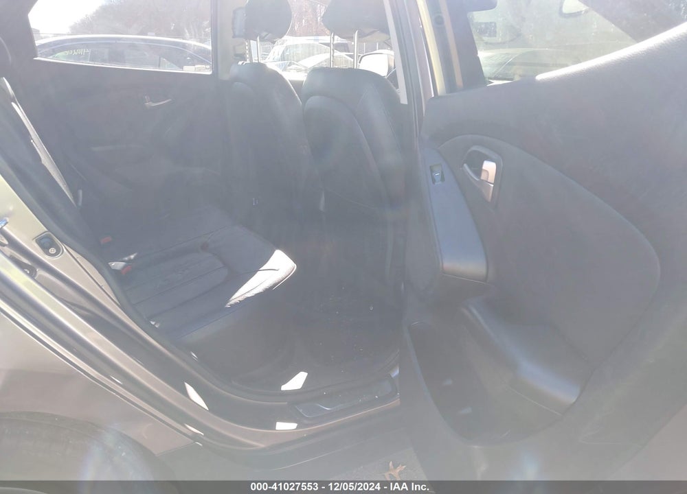 2010 HYUNDAI TUCSON LIMITED VIN: KM8JUCAC8AU079040