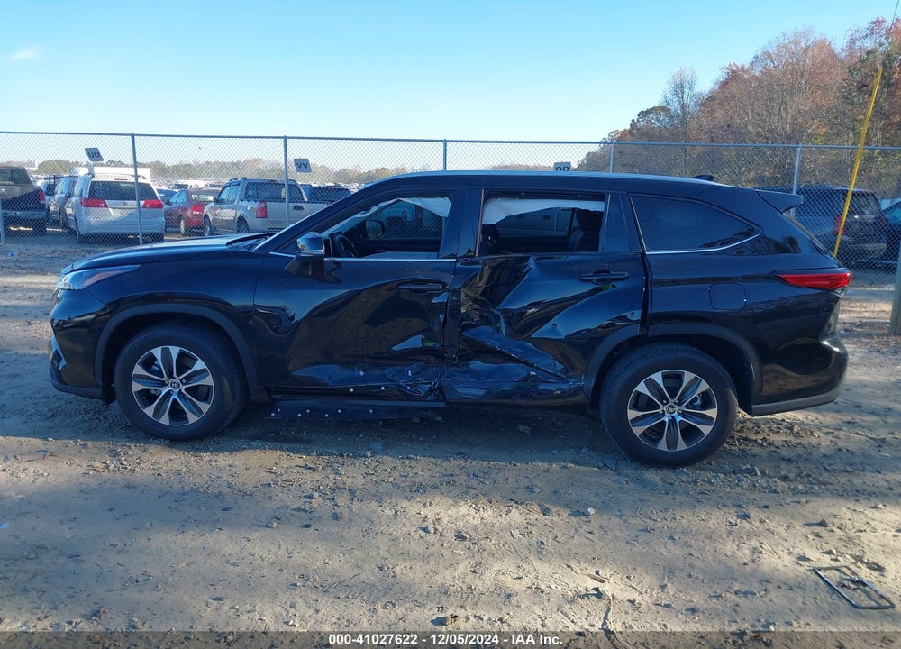 2022 TOYOTA HIGHLANDER XLE VIN: 5TDGZRAH6NS554094