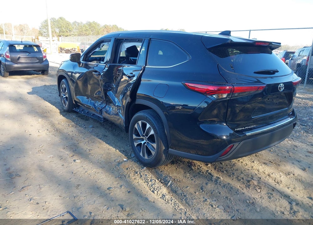 2022 TOYOTA HIGHLANDER XLE VIN: 5TDGZRAH6NS554094