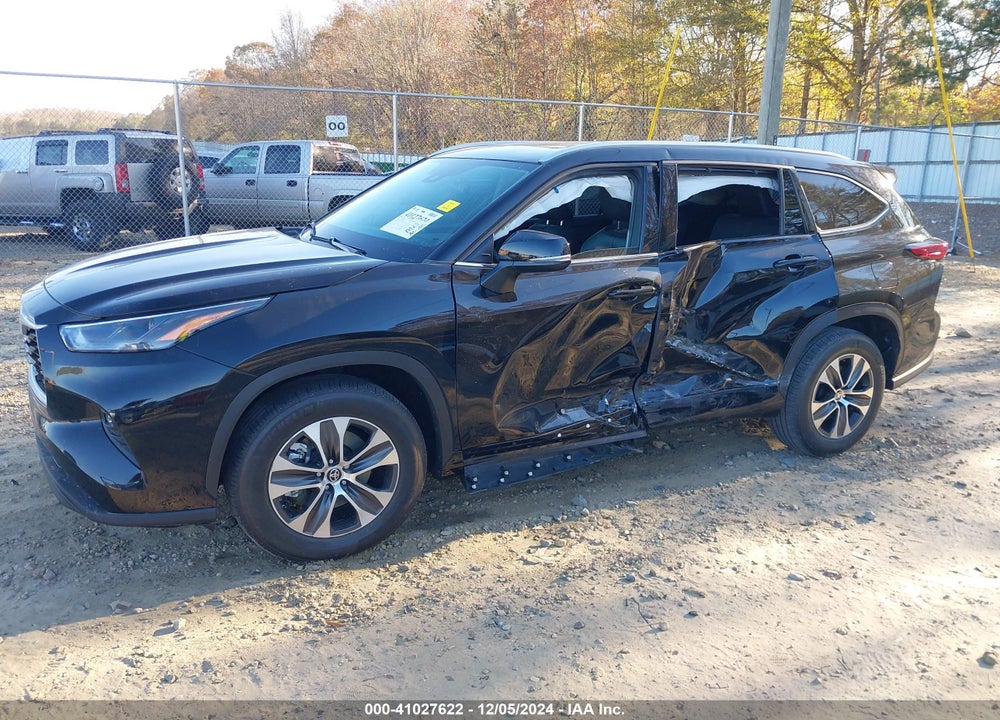 2022 TOYOTA HIGHLANDER XLE VIN: 5TDGZRAH6NS554094