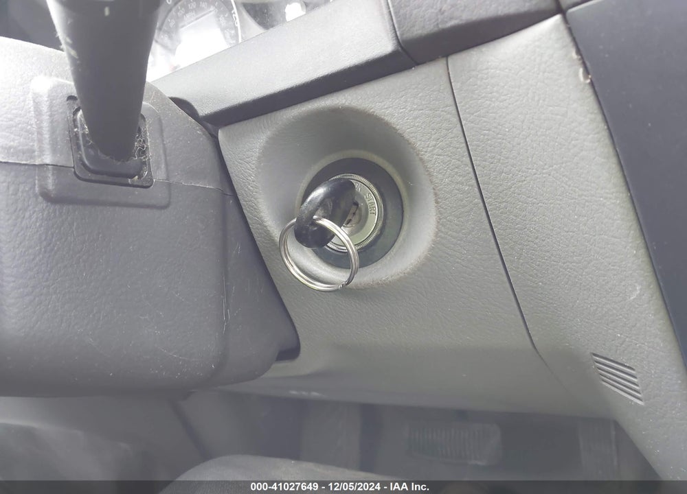 2008 KIA SORENTO LX VIN: KNDJD735385797271